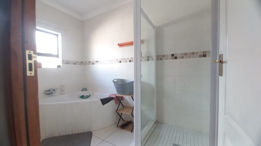 4 Bedroom Property for Sale in Langenhovenpark Free State